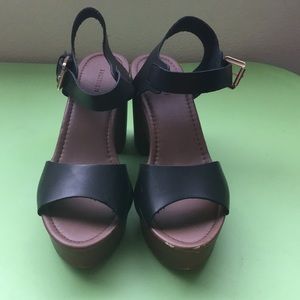 Women’s size 7 forever 21 wedges with a buckle
